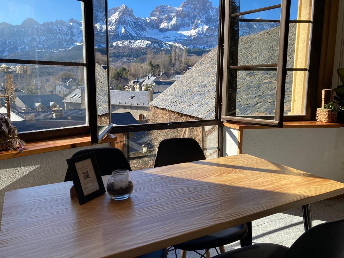 Hotel Mariana Tramacastilla de Tena Eksteriør bilde
