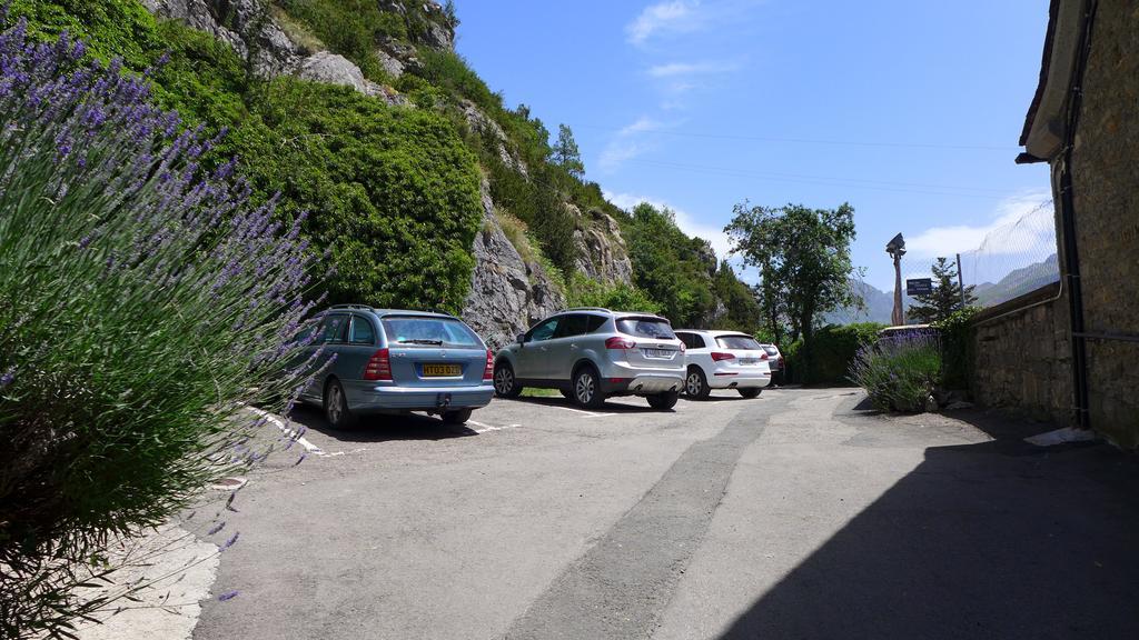 Hotel Mariana Tramacastilla de Tena Eksteriør bilde